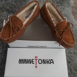 Minnetonka woman's slipper